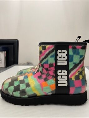 UGG WINTER CLASSIC CLEAR WATERPROOF BOOTS WOMENS SIZE 6